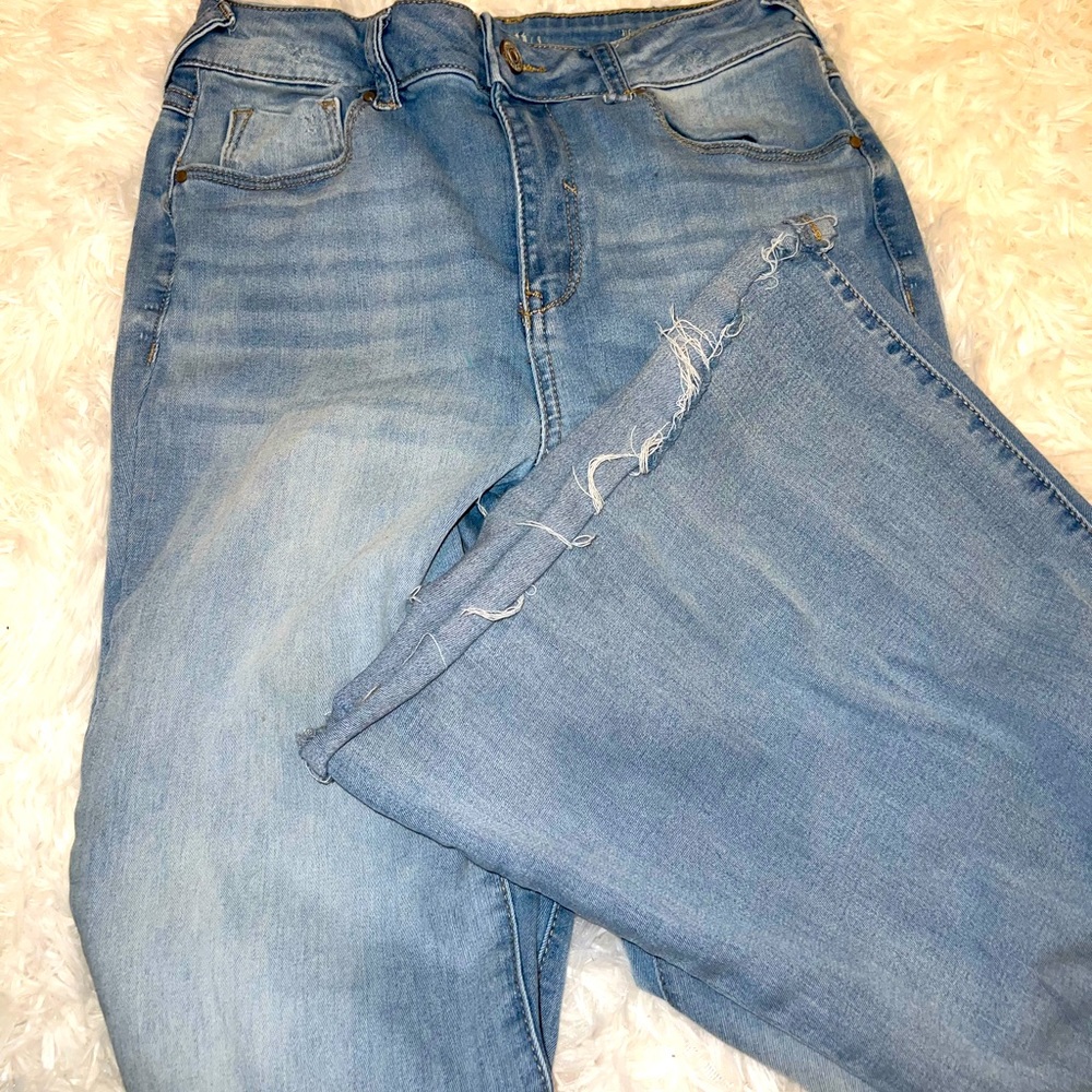 Flare blue jeans. Brand: Rewash